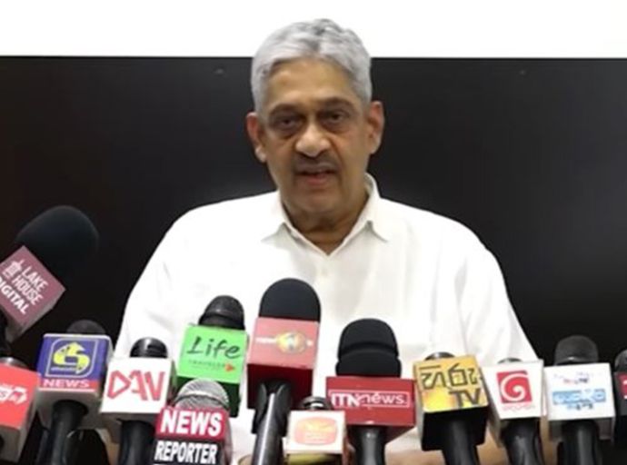 සලේ වැසිකිළියට ගියෙත් ගෝඨාභයගෙන් අවසර අරගෙන - සරත් ෆොන්සේකා ගෙන් ආන්දෝලනාත්මක ප්‍රකාශයක්!